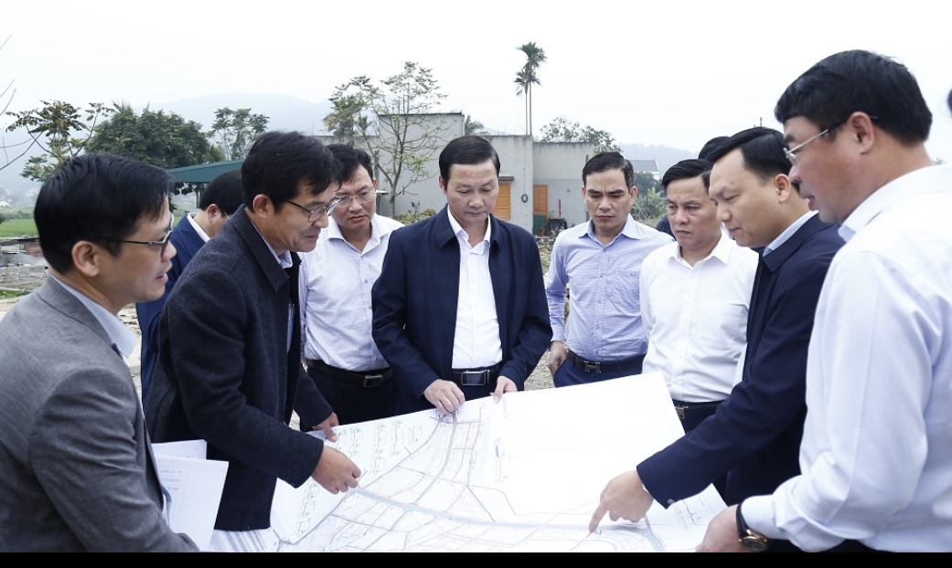 Chủ tịch UBND tỉnh Thanh Hoá, Đỗ Minh Tuấn đi kiểm tra thực tế tại các dự án