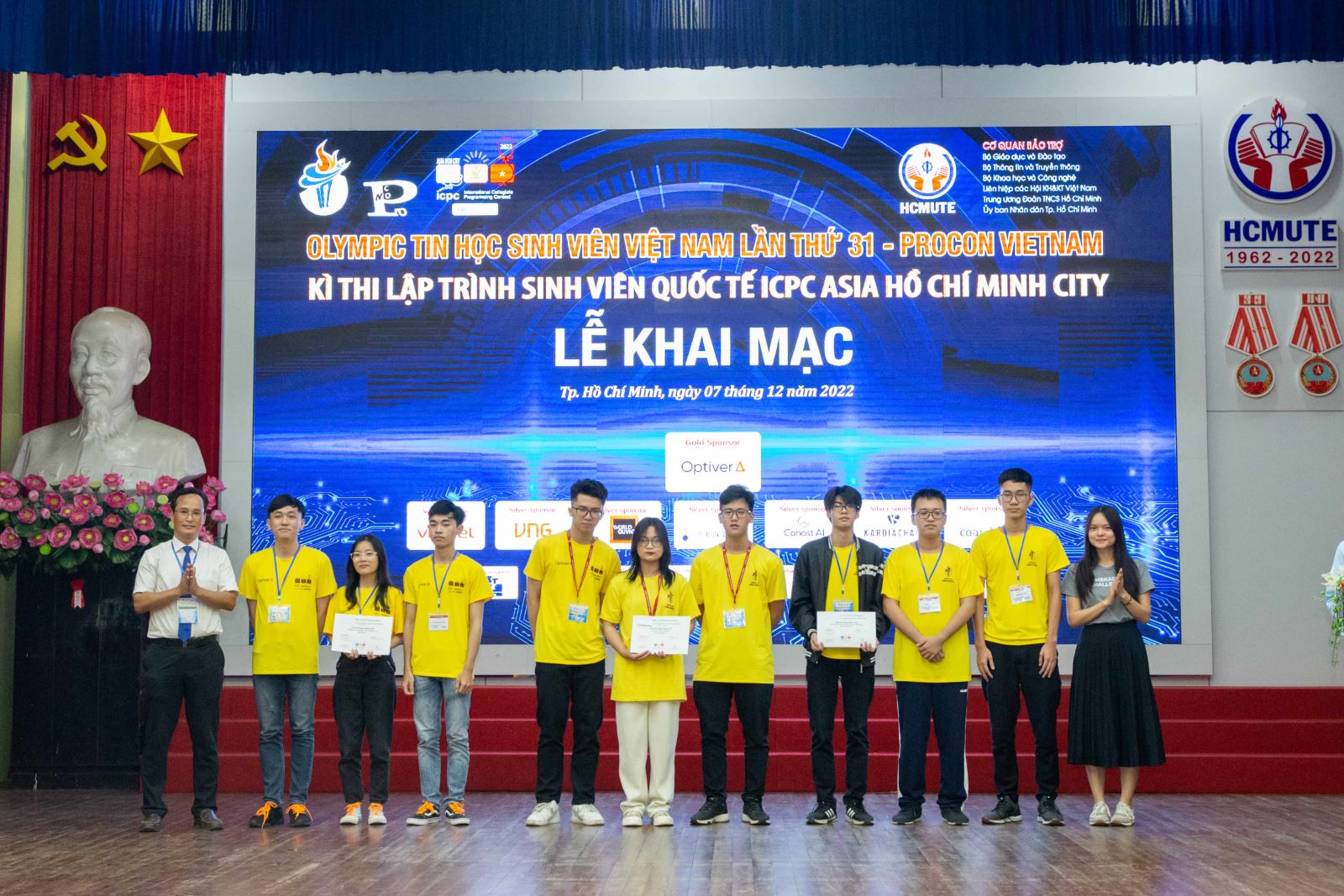 Giải ba ICPC Quốc gia Khối không chuyên tin thuộc về FTU Knights 2 (trường DDH Ngoại Thương); HUST Team#7 (ĐH Bách khoa Hà Nội); IUH.Ocean (ĐH Công nghiệp TP.HCM).