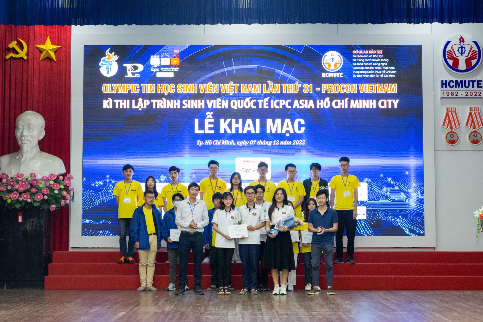 Giải nhất khối Không chuyên tin thuộc về đội tuyển HCMUSSH-ChiLan, ĐH Đại học Khoa học Xã hội và Nhân văn - ĐHQG TP.HCM.    