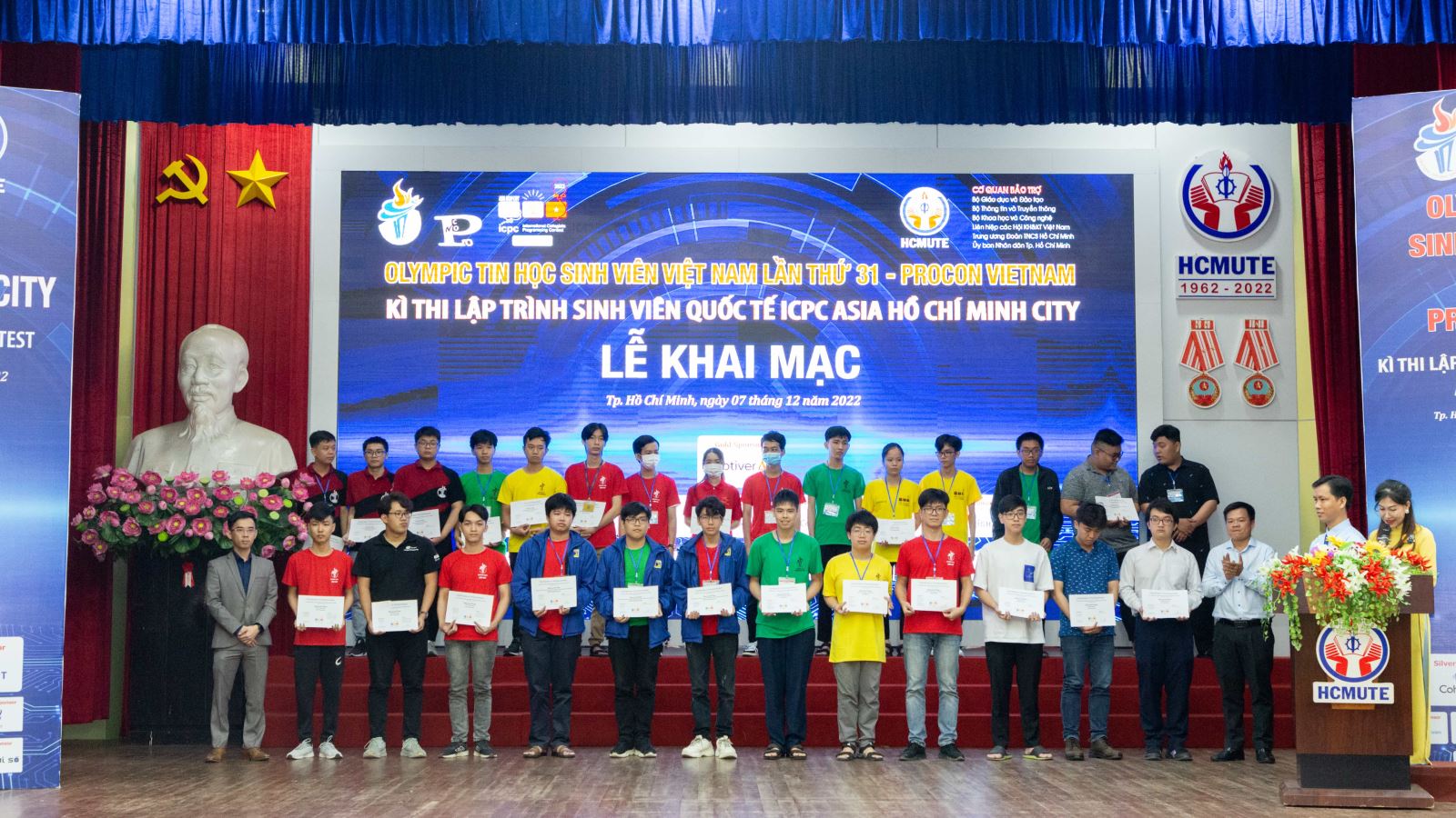 Giải nhì ICPC Quốc gia cho đội  VinUni-GTK++ (Đại học VINUNI); BKDN.ByeByeLeader (Đại học Bách khoa - Đại học Đà Nẵng); HUS.WFKC (Đại học Khoa học Tự nhiên - Đại học Quốc gia Hà Nội); FPTU SquareX (Đại học FPT).