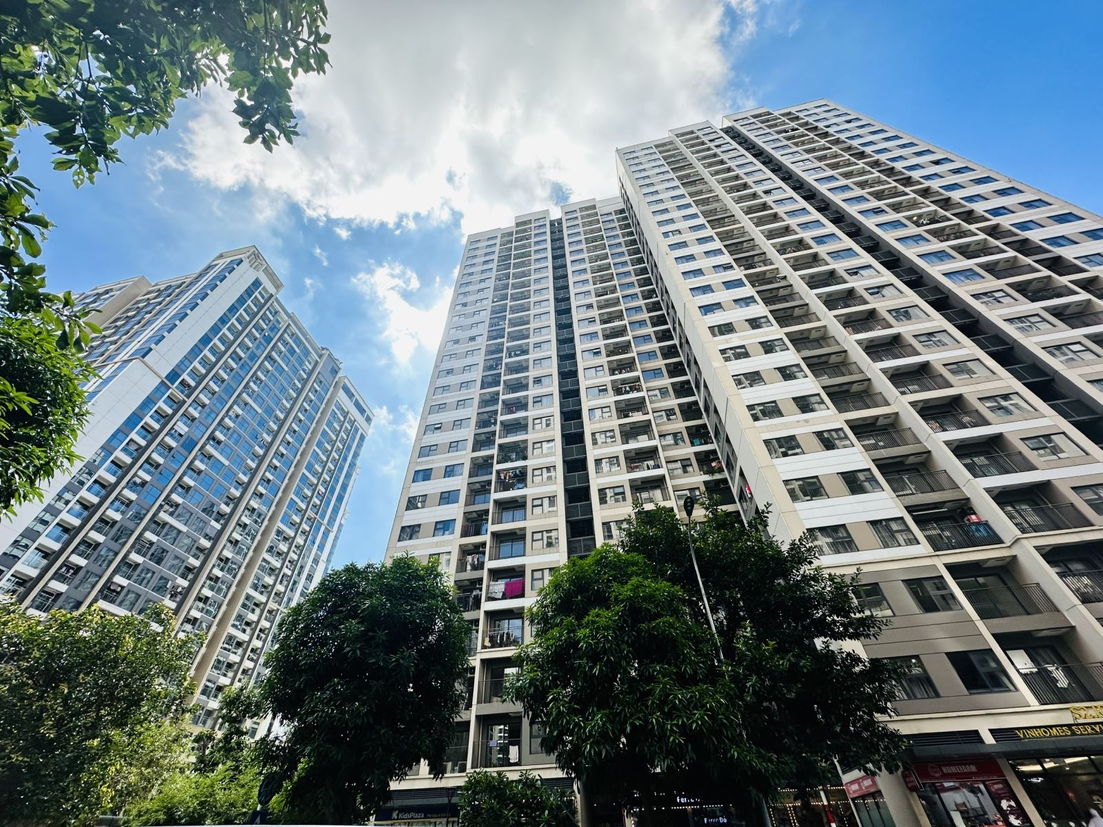 cơn sốt chung cư hiện tại có nguy cơ trở thành một cuộc khủng hoảng an sinh xã hội, làm xói mòn niềm tin vào thị trường bất động sản 