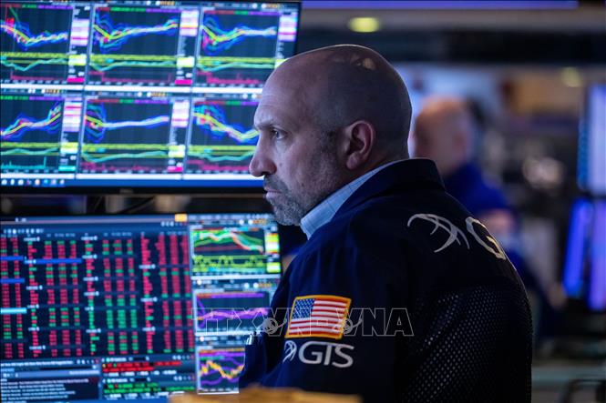 Giao dịch viên tại Sàn chứng khoán New York, Mỹ. Ảnh: THX/ TTXVN