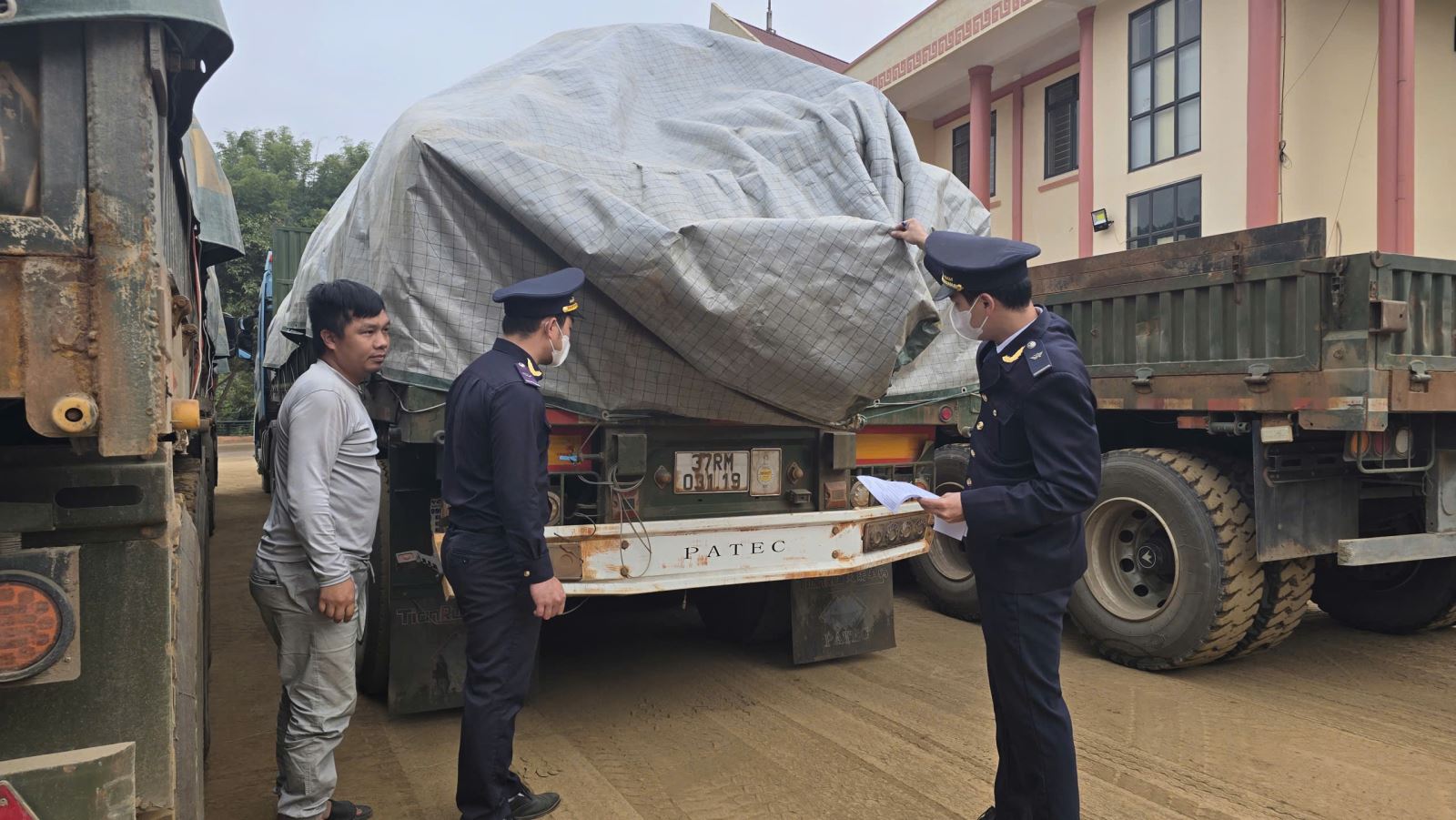 lực lượng hải quan nơi tuyến đầu vẫn giữ vai trò “điểm gác” then chốt 