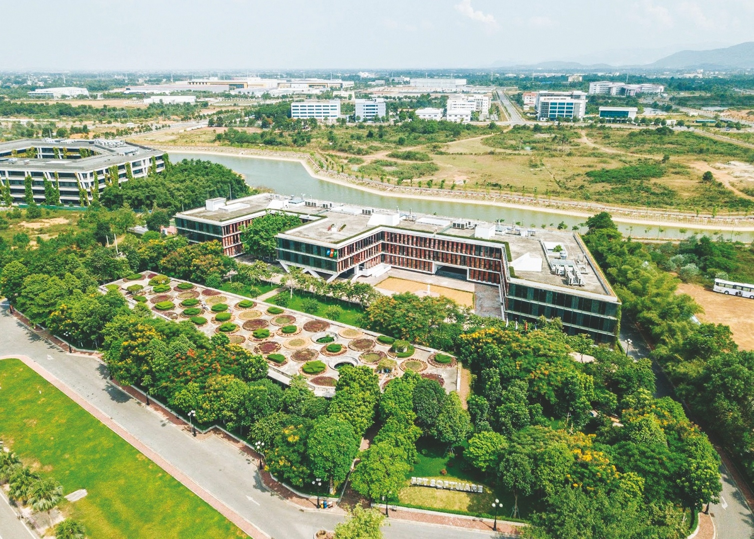 Đề xuất quy định về thu tiền sử dụng đất, thuê đất trong khu kinh tế, khu công nghệ cao