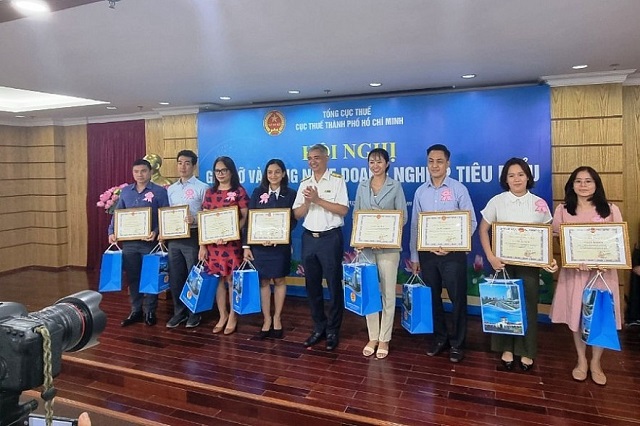 Tuyên dương các doanh nghiệp hoàn thành tốt nghĩa vụ thuế nhà nước