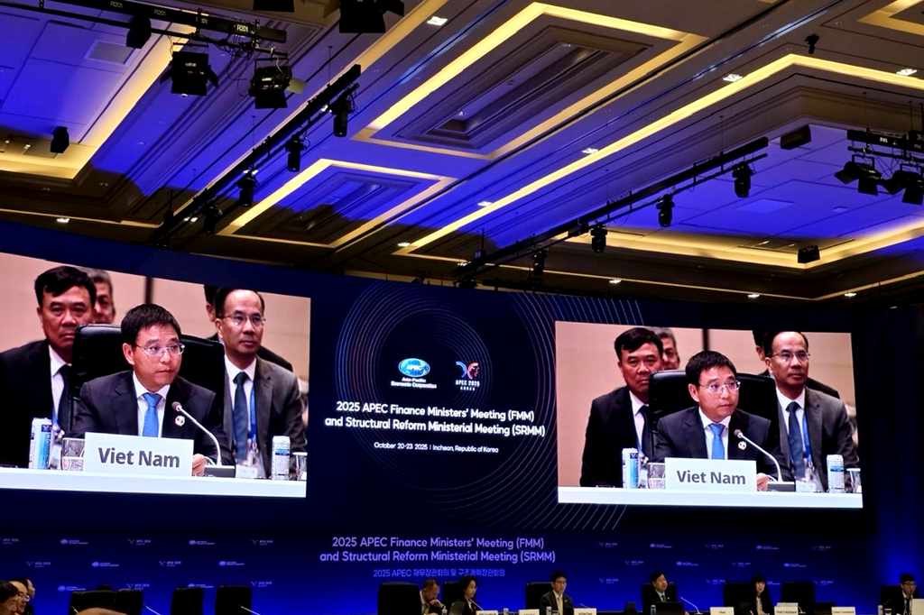 Bộ trưởng Nguyễn Văn Thắng dẫn đầu Đoàn đại biểu Việt Nam tham dự và có bài phát biểu tại Hội nghị Bộ trưởng Tài chính APEC 2025