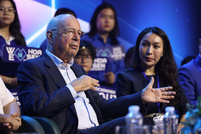  Giáo sư Klaus Schwab - Nhà sáng lập kiêm Chủ tịch Diễn đàn Kinh tế Thế giới (WEF) 