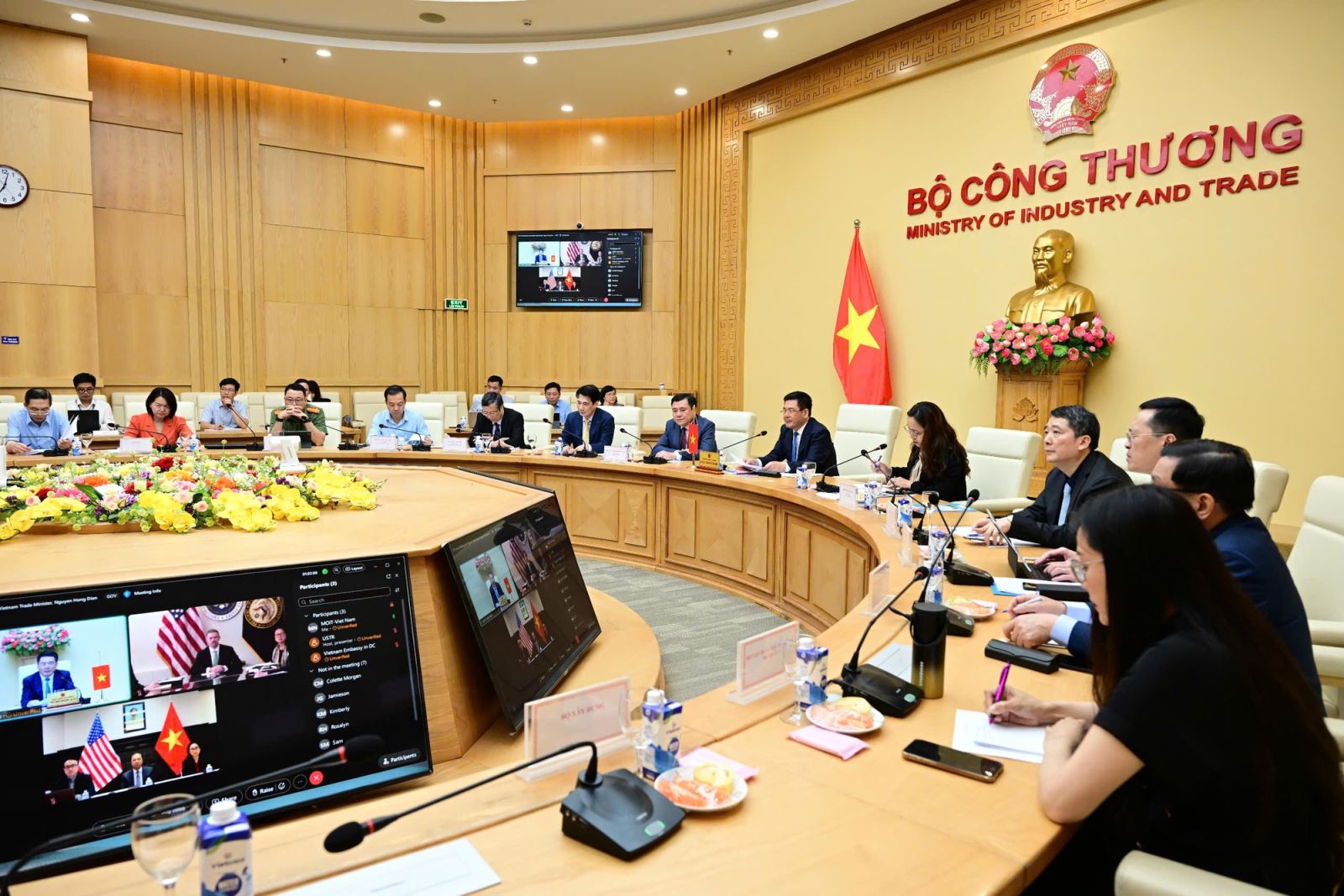 Hai Trưởng đoàn đàm phán nhất trí sẽ duy trì trao đổi thường xuyên ở Trưởng đoàn đàm phán và cấp kỹ thuật để đẩy nhanh quá trình đàm phán đối với từng vấn đề cụ thể