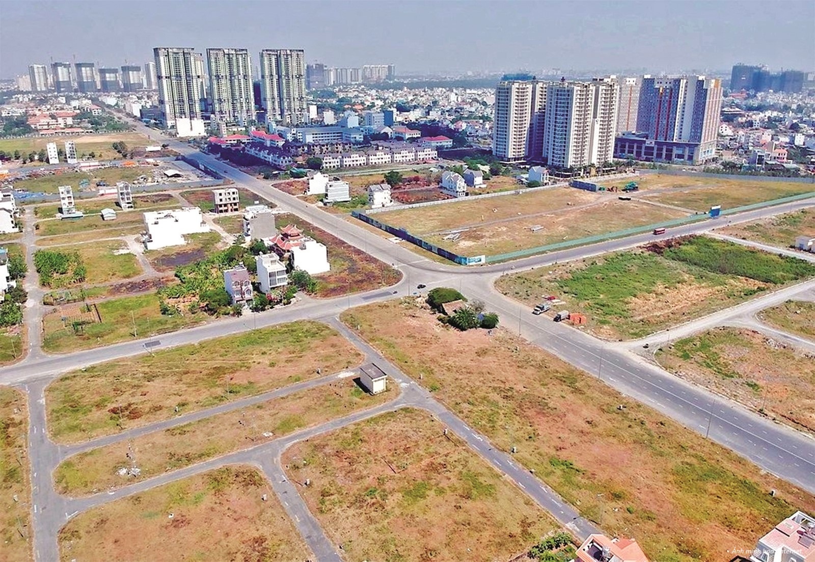 việc giảm mức thu tiền chuyển mục đích sử dụng đất từ đất nông nghiệp sang đất ở, không chỉ là một giải pháp tình thế mà còn mang ý nghĩa quan trọng trong việc hỗ trợ người dân, ổn định thị trường nhà ở và tạo động lực cho phát triển kinh tế.