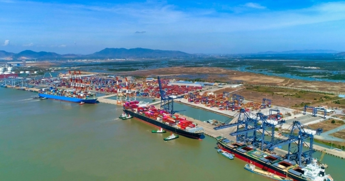 Thủ tướng Phạm Minh Chính và ông Robert Maersk Uggla – Chủ tịch Tập đoàn A.P.Moller Holding kiêm Chủ tịch Maersk - Ảnh: VGP/Nhật Bắc