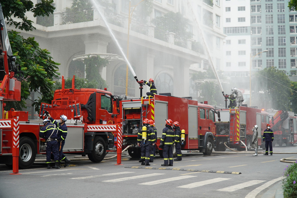 Lực lượng PCCC tổ chức diễn tập, tuyên truyền ứng phó với nguy cơ cháy nổ