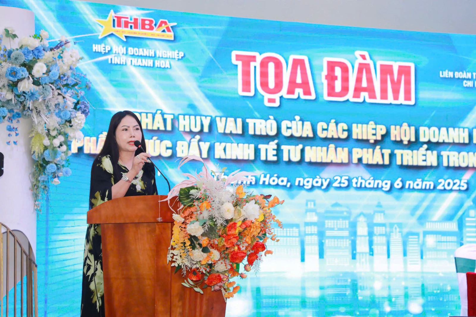 Đại diện doanh nghiệp phát biểu tại toà đàm.