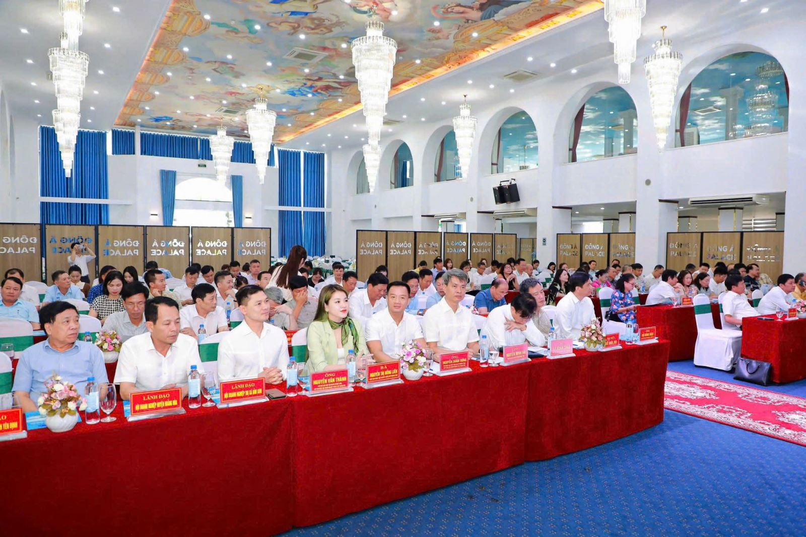 Các đại biểu tham dự buổi toạ đàm.