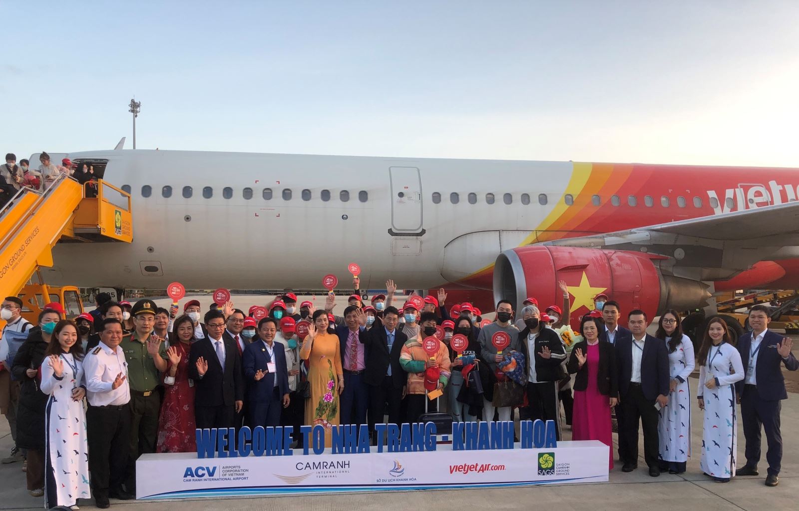 Chào mừng du khách đến với Nha Trang - Khánh Hòa. Ảnh: T.P.