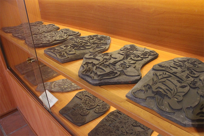 Nhà trưng bày giúp du khách hiểu hơn về tranh Đông Hồ về giá trị tinh thần và vật chất của người xưa. Ảnh Đình Võ