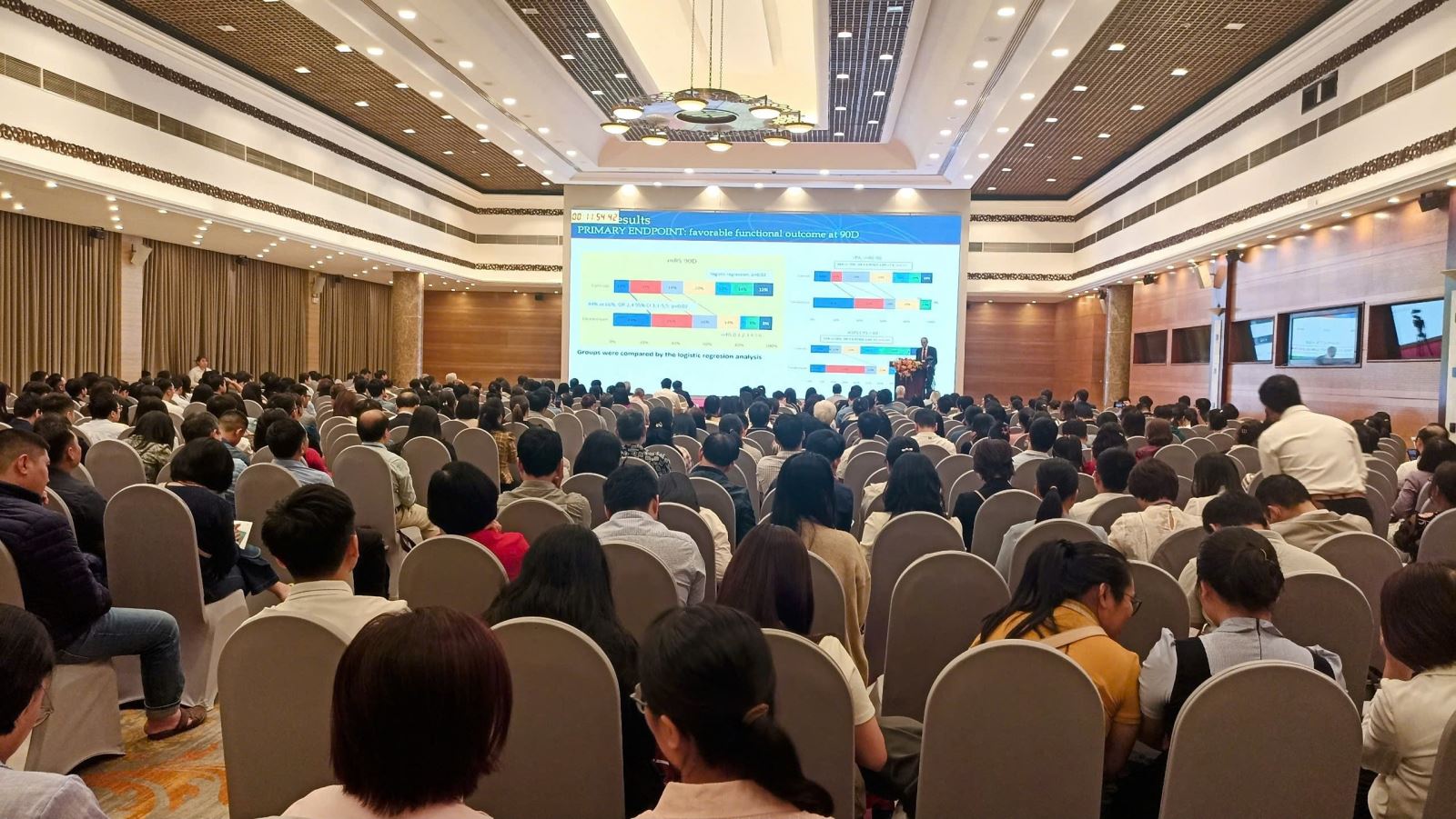 Gần 1.000 cán bộ y tế từ các bệnh viện và trường đại học y dược trên toàn quốc tham dự Hội nghị Khoa học toàn quốc chuyên ngành đột quỵ và các bệnh thần kinh liên quan lần thứ X 