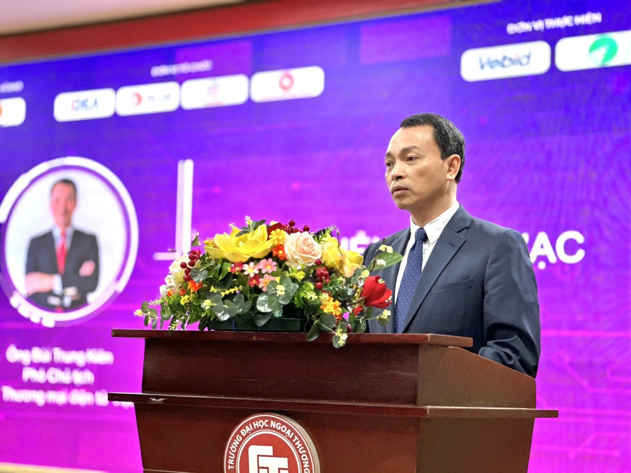 Ông Bùi Trung Kiên - Phó Chủ tịch Hiệp hội Thương mại điện tử Việt Nam phát biểu tại hội thảo