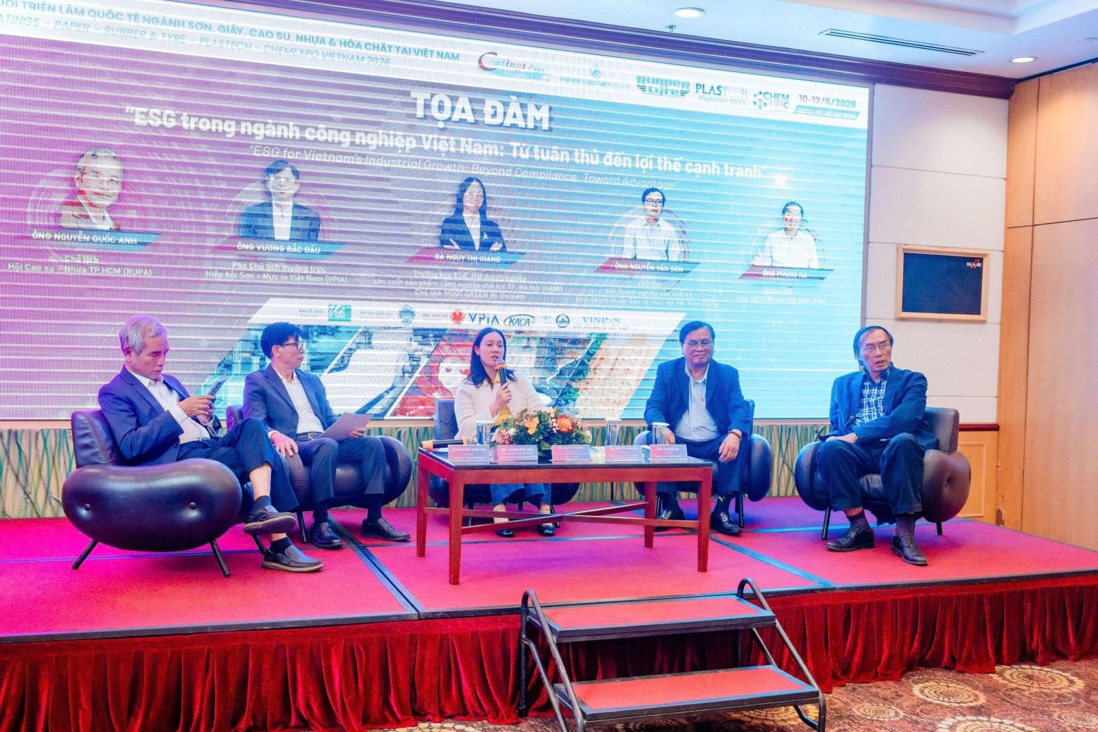 Các chuyên gia chia sẻ những giải pháp thực tiễn giúp doanh nghiệp thích ứng với thách thức toàn cầu, đồng thời định hình chiến lược phát triển bền vững dài hạn.
