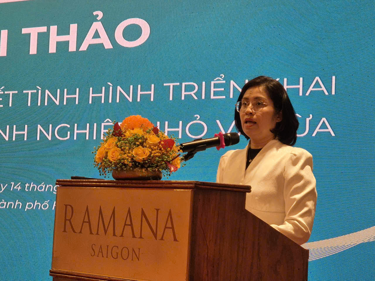 bà Trịnh Thị Hương - Phó Cục trưởng Cục phát triển doanh nghiệp tư nhân và kinh tế tập thể - Bộ Tài chính