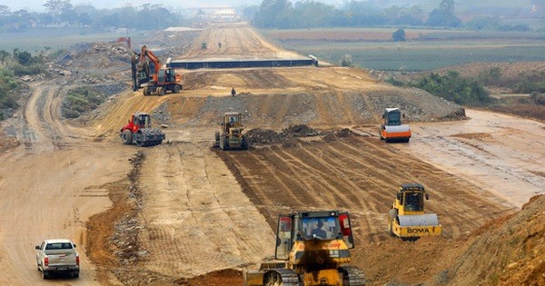 Bộ Xây dựng Quyết liệt tháo gỡ khó khăn về định mức, vật liệu cho các công trình giao thông trọng điểm. Ảnh minh hoạ 