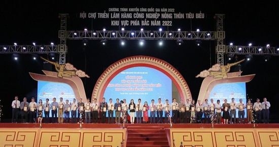 Các đơn vị, cá nhân được nhận Giấy chứng nhận sản phẩm CNTT tiêu biểu cấp khu vực năm 2022 