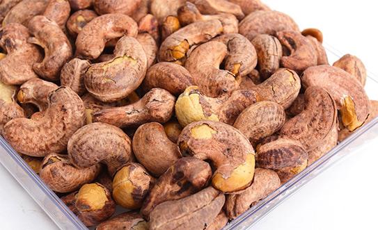 Dự báo xuất khẩu hạt điều trong ngắn hạn vẫn đối mặt với khó khăn. Ảnh minh hoạ