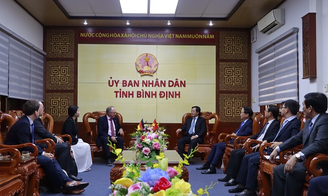 Quang cảnh làm việc hai bên 