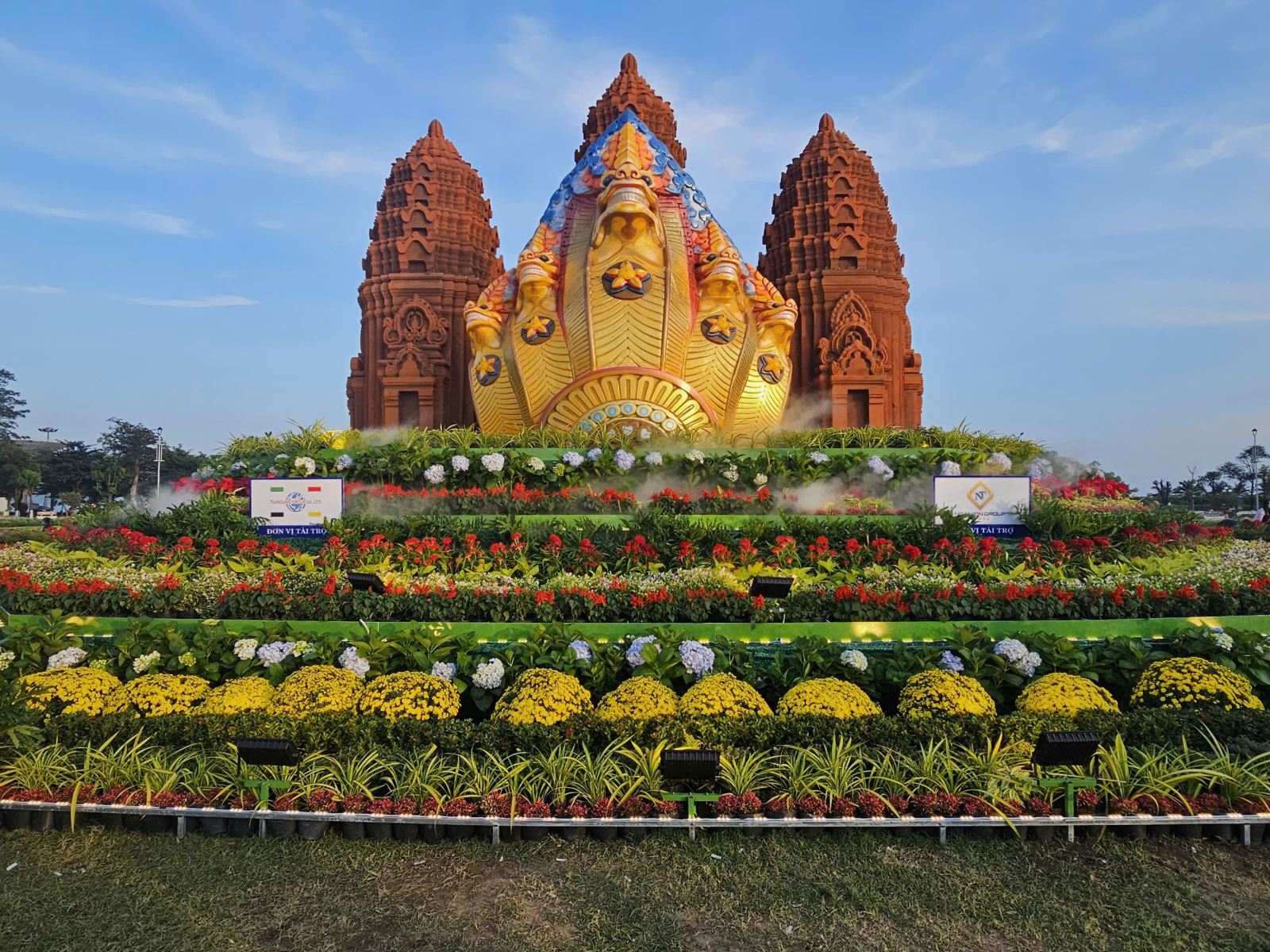 Cụm linh vật năm Ất Tỵ 2025 lấy ý tưởng từ tượng rắn thần Naga 5 đầu