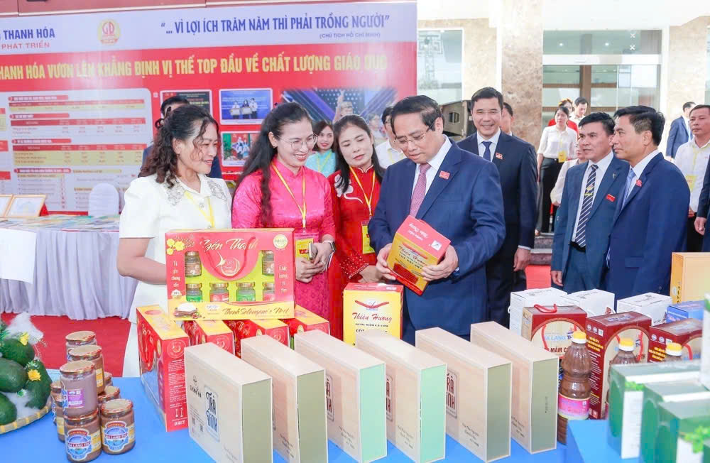 Thủ tướng Phạm Minh Chính thăm triễn lãm thành tựu kinh tế tỉnh Thanh Hoá.