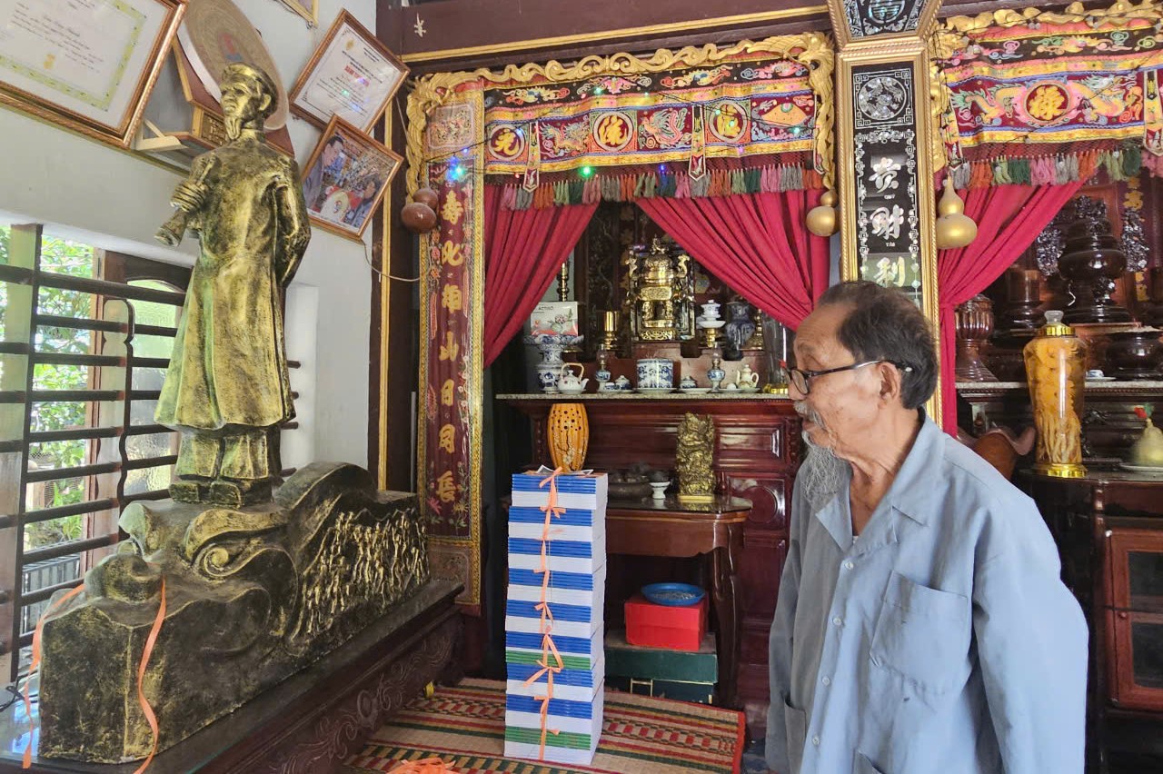 Ông Đào Duy Nhơn là cháu đời thứ 13 của Danh nhân văn hóa Đào Duy Từ đang cai quản chăm sóc Đền thờ Đào Duy Từ