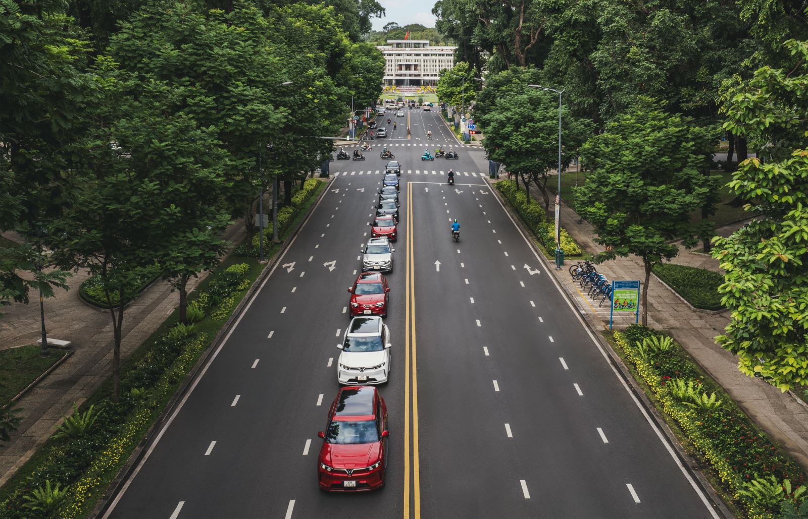 Tập đoàn Vingroup tổ chức sự kiện lái thử xe ô tô điện, xe máy điện, trải nghiệm xe buýt điện của Vinfast