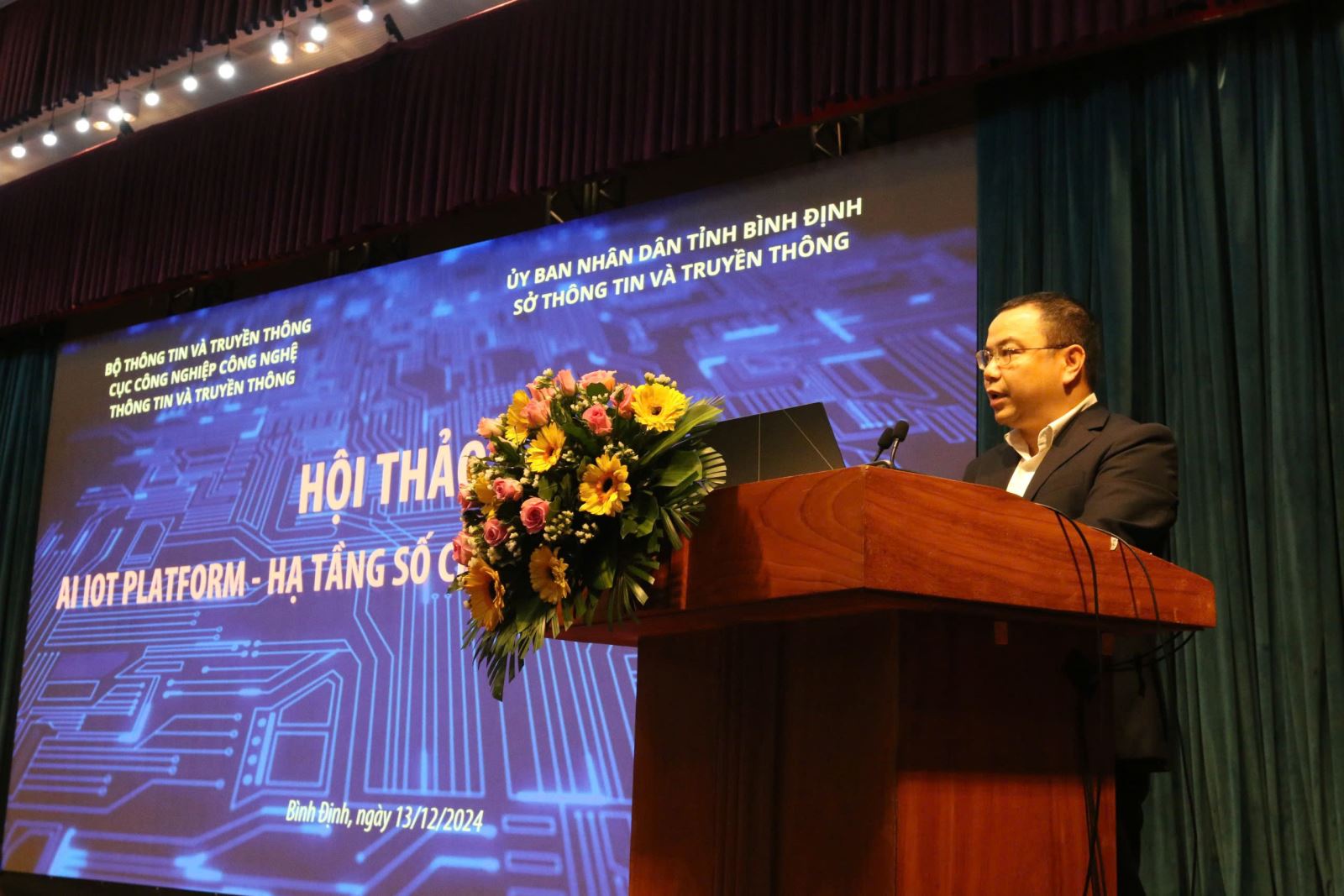 Phó Cục trưởng Cục Công nghiệp CNTT và TT Lê Nam Trung phát biểu tại Hội thảo