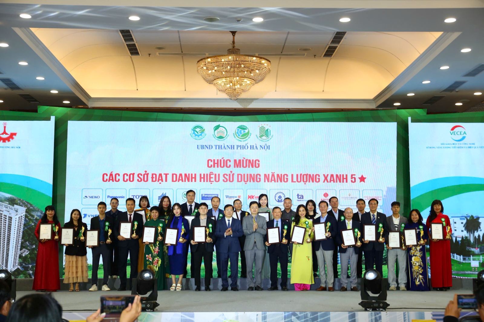 Hà Nội vinh danh 87 cơ sở công trình sử dụng năng lượng xanh 2025.