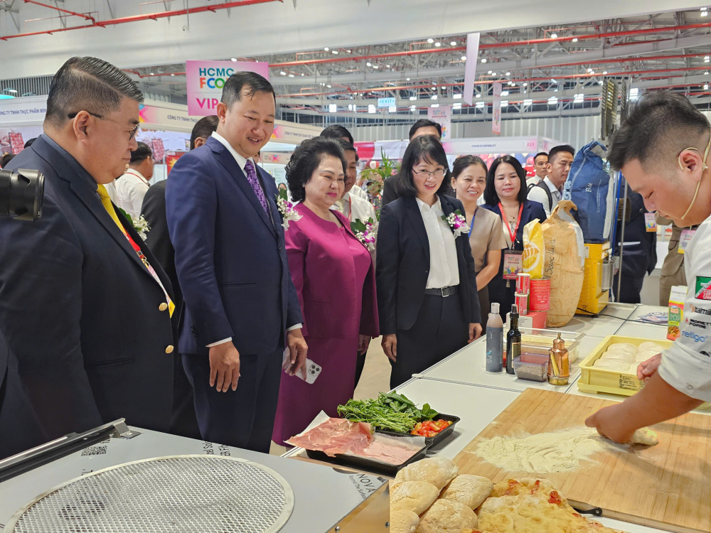 HCMC FOODEX 2025 quy tụ gần 400 đơn vị, tổ chức và những thương hiệu hàng đầu trong lĩnh vực lương thực, thực phẩm của Thành phố Hồ Chí Minh, các tỉnh thành và các quốc gia