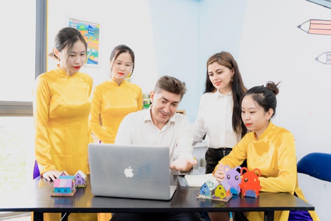 Đội ngũ giáo viên Anh ngữ chuyên nghiệp tại Regal Edu.