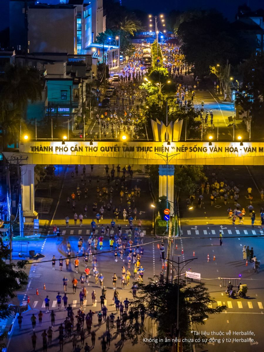 Cung đường chạy ven sông Hậu tại Cần Thơ thoáng mát, rộng rãi thuận lợi cho các runner chạy 