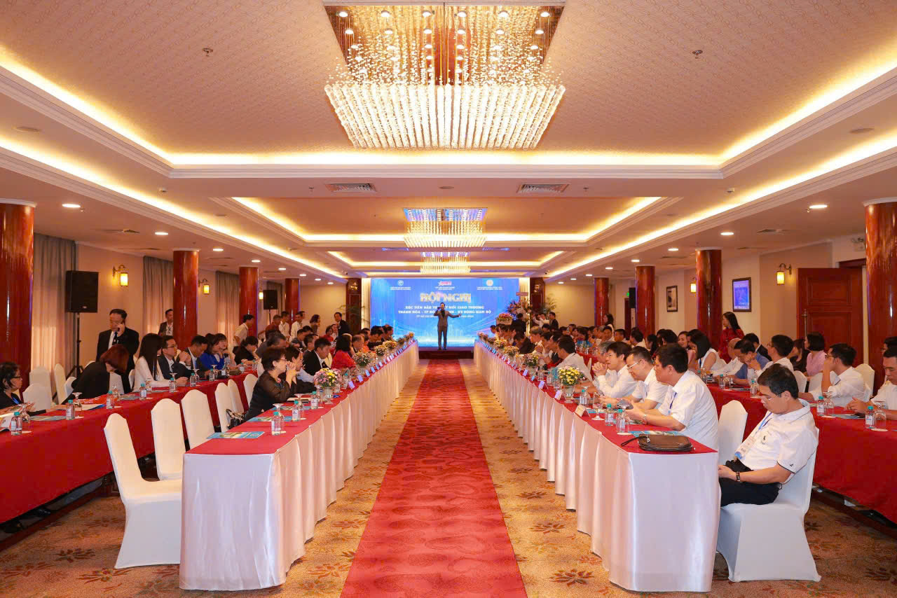 Toàn cảnh hội nghị.