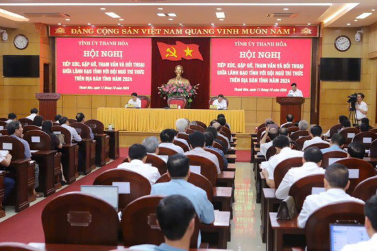 Toàn cảnh hội nghị.