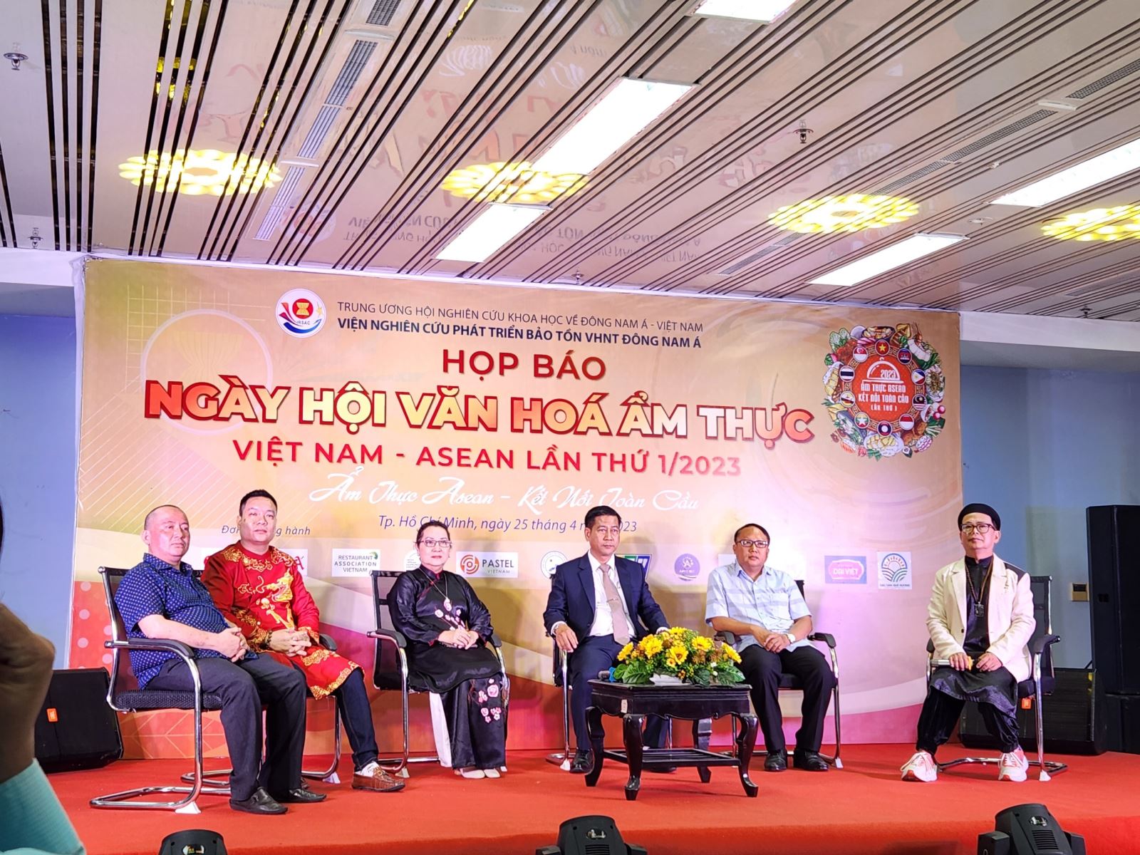 Ban tổ chức thông tin về sự kiện cho báo giới