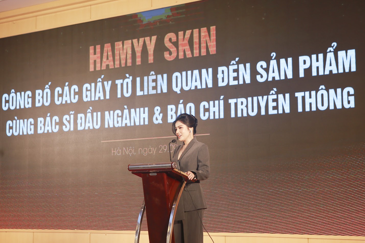 Bà Trần Thị Giang - Chủ tịch thương hiệu HAMYY Skin phát biểu 