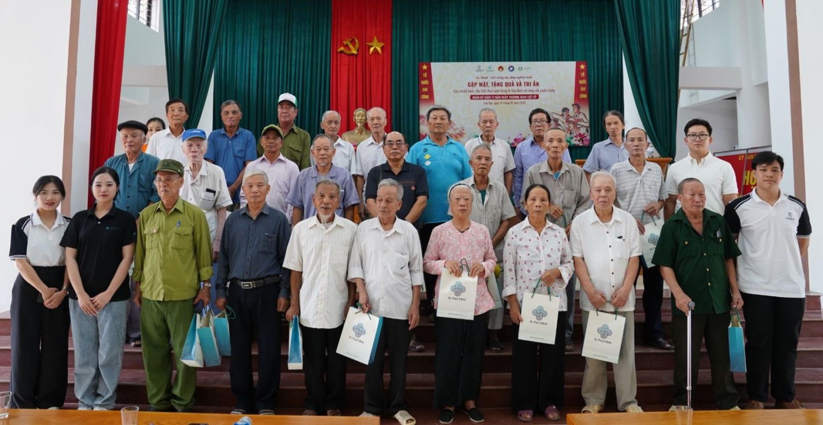 ác Mẹ Việt Nam anh hùng và cựu chiến binh, thân nhân liệt sĩ tại Quảng Trị và TP. Hồ Chí Minh
