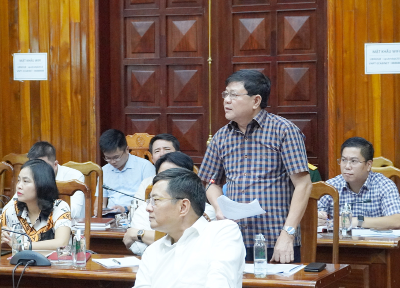 Lãnh đạo UBND TX. Ba Đồn phát biểu tại cuộc họp.