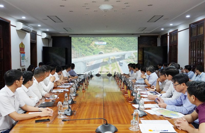 Toàn cảnh buổi làm việc.