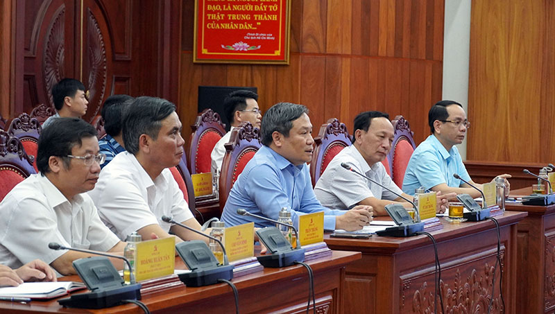 Các đồng chí lãnh đạo tỉnh dự buổi làm việc.