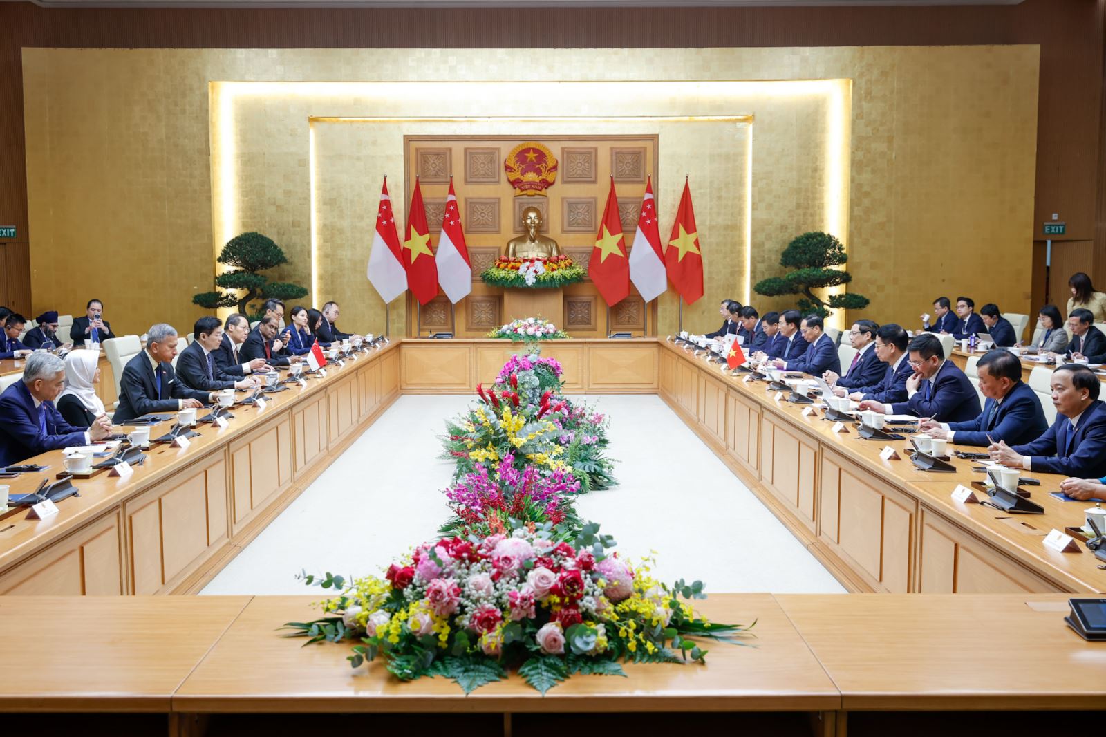 Thủ tướng Phạm Minh Chính hội đàm với Thủ tướng Singapore Lawrence Wong - Ảnh: VGP/Nhật Bắc