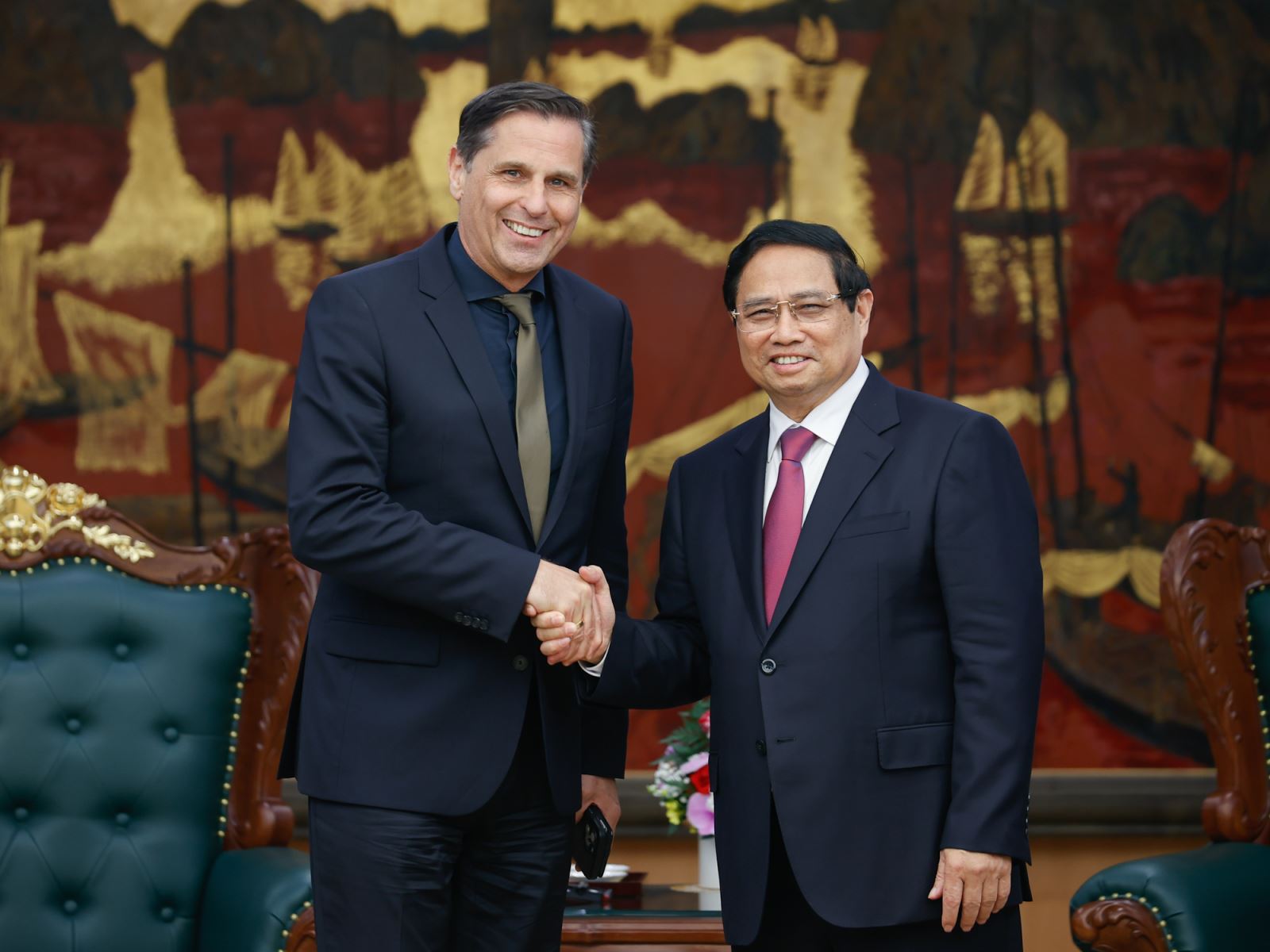 Thủ tướng Phạm Minh Chính tiếp ông Klaus Zellmer, Chủ tịch Tập đoàn Skoda Auto - Ảnh: VGP/Nhật Bắc