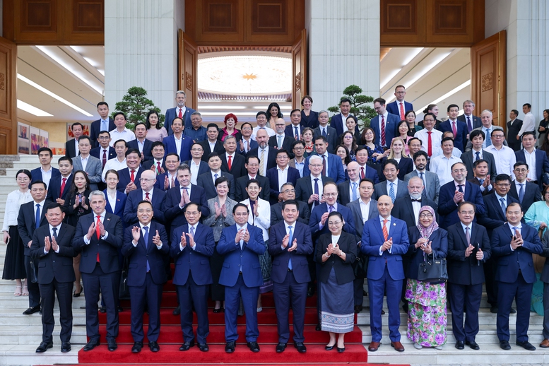 Thủ tướng Chính phủ và các đại biểu dự lễ công bố - Ảnh: VGP/Nhật Bắc