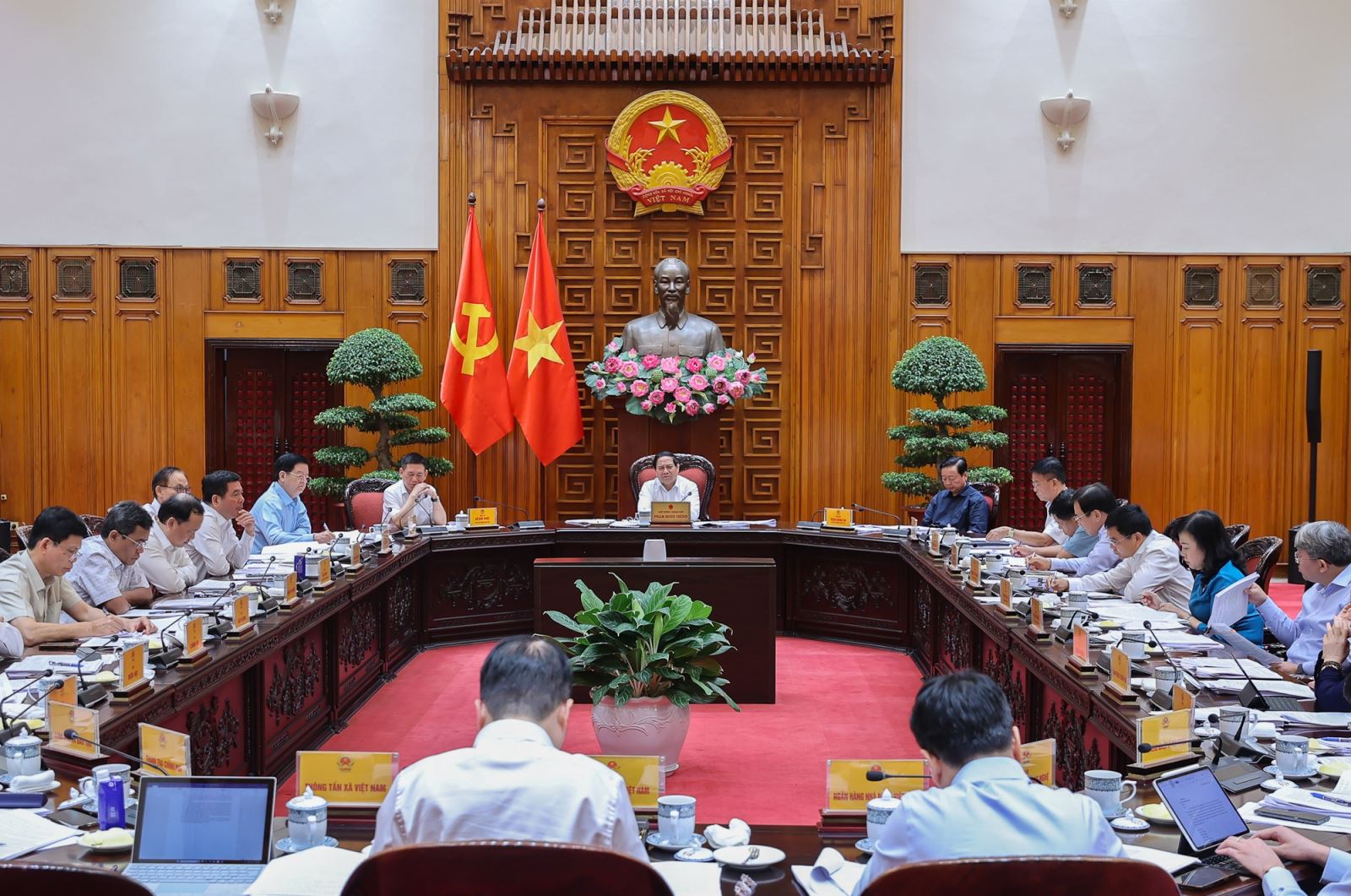 Thủ tướng nhấn mạnh các bài học kinh nghiệm về nắm chắc tình hình, phản ứng chính sách phù hợp, kịp thời, linh hoạt, hiệu quả - Ảnh: VGP/Nhật Bắc