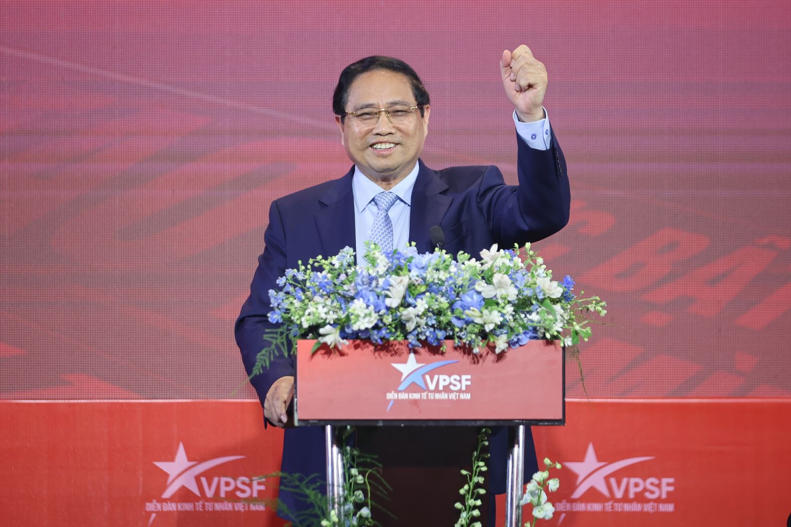 Thủ tướng Chính phủ Phạm Minh Chính đã gửi gắm tới cộng đồng doanh nghiệp 16 chữ: “Tự hào - Yêu nước - Trí tuệ - Nhân văn - Đạo đức - Hội nhập - Phát triển - Đột phá”