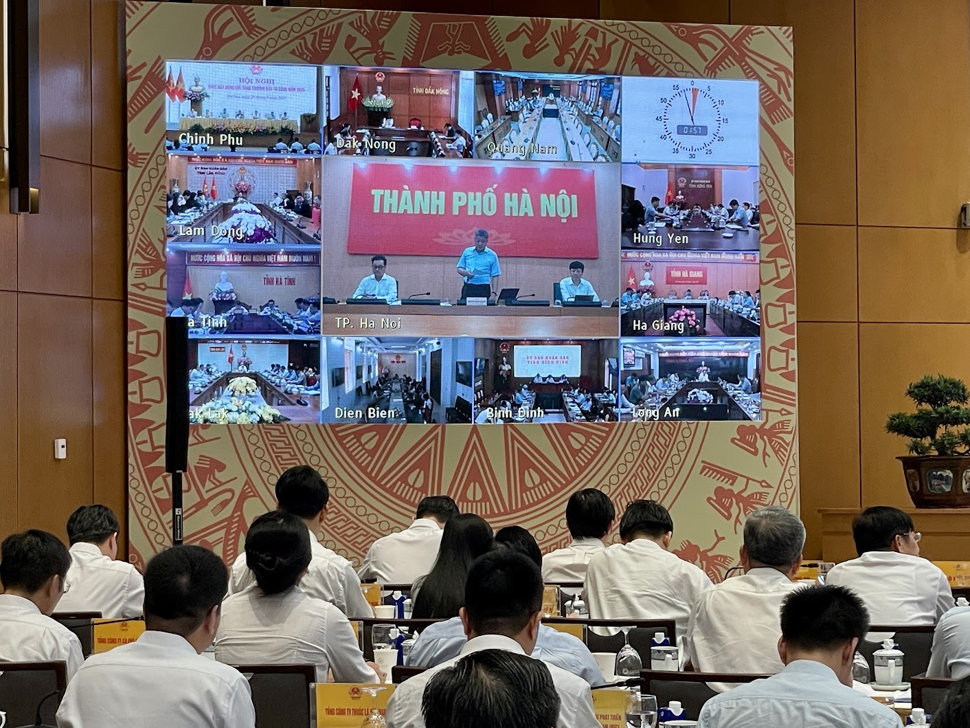 Thủ tướng yêu cầu Bộ Tài chính, Bộ Nội vụ rà soát, đánh giá lại công tác giải ngân tại các đơn vị, địa phương